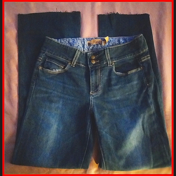 PAIGE LIKE NEW HIDDEN HILLS BOOTCUT JEANS-SIZE 29 - Picture 2 of 4